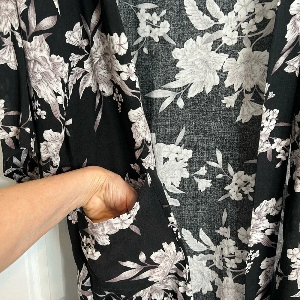 Spiritual Gangster Black & Gray Floral Print Tie Front Kimono. One‎ Size.